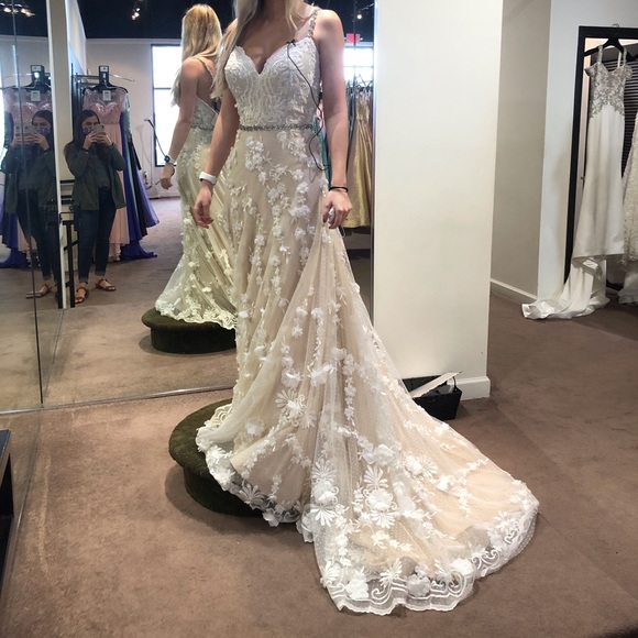 A Line Wedding Dress - Picture 3 of 7